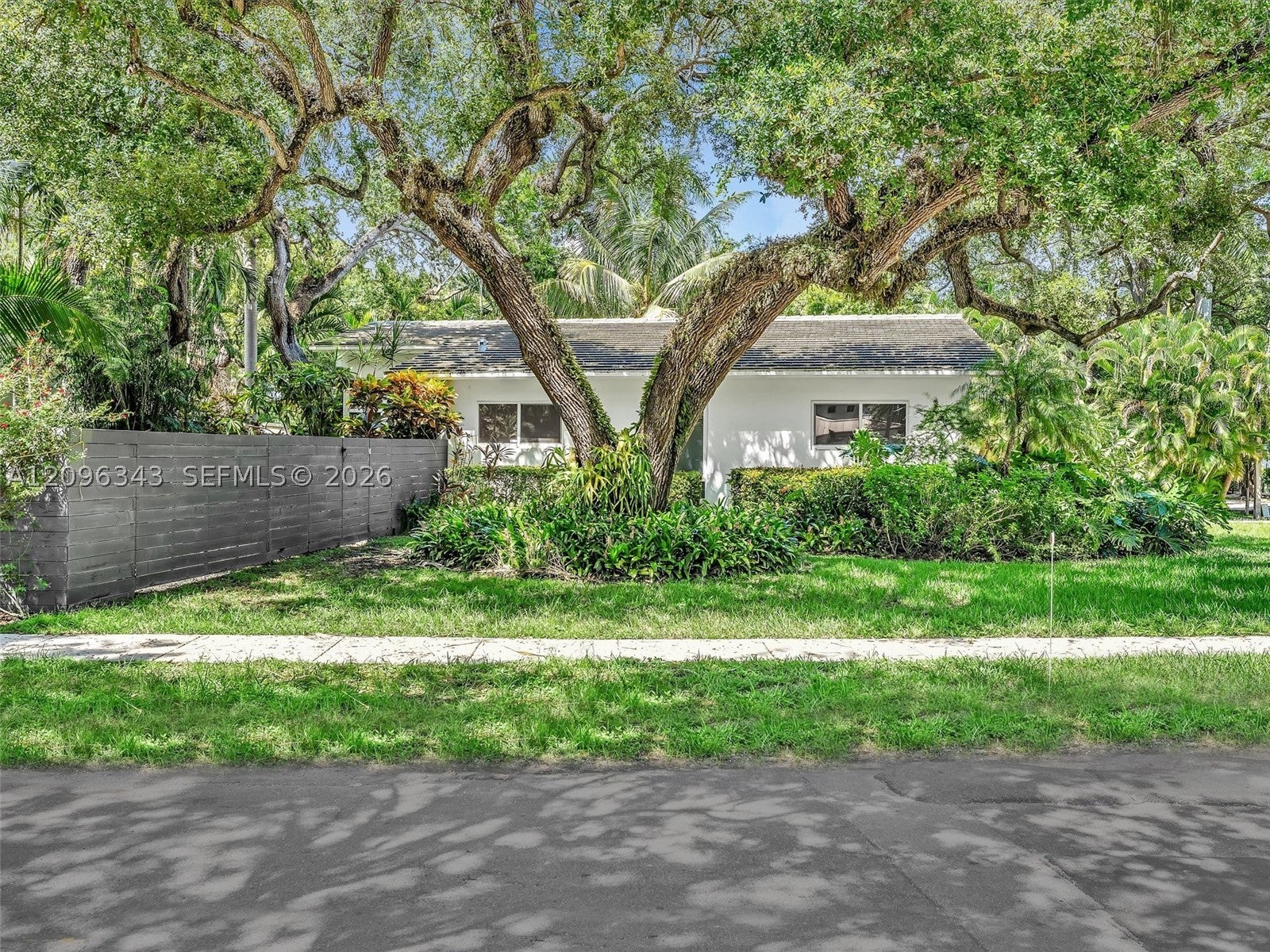 2640 Hilola St