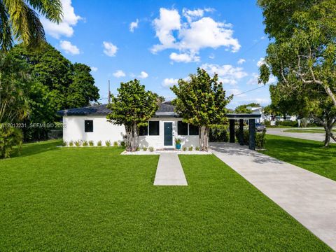 Photo of 1044 NE 4th Ave, Homestead, FL 33030 (MLS # A12013231)