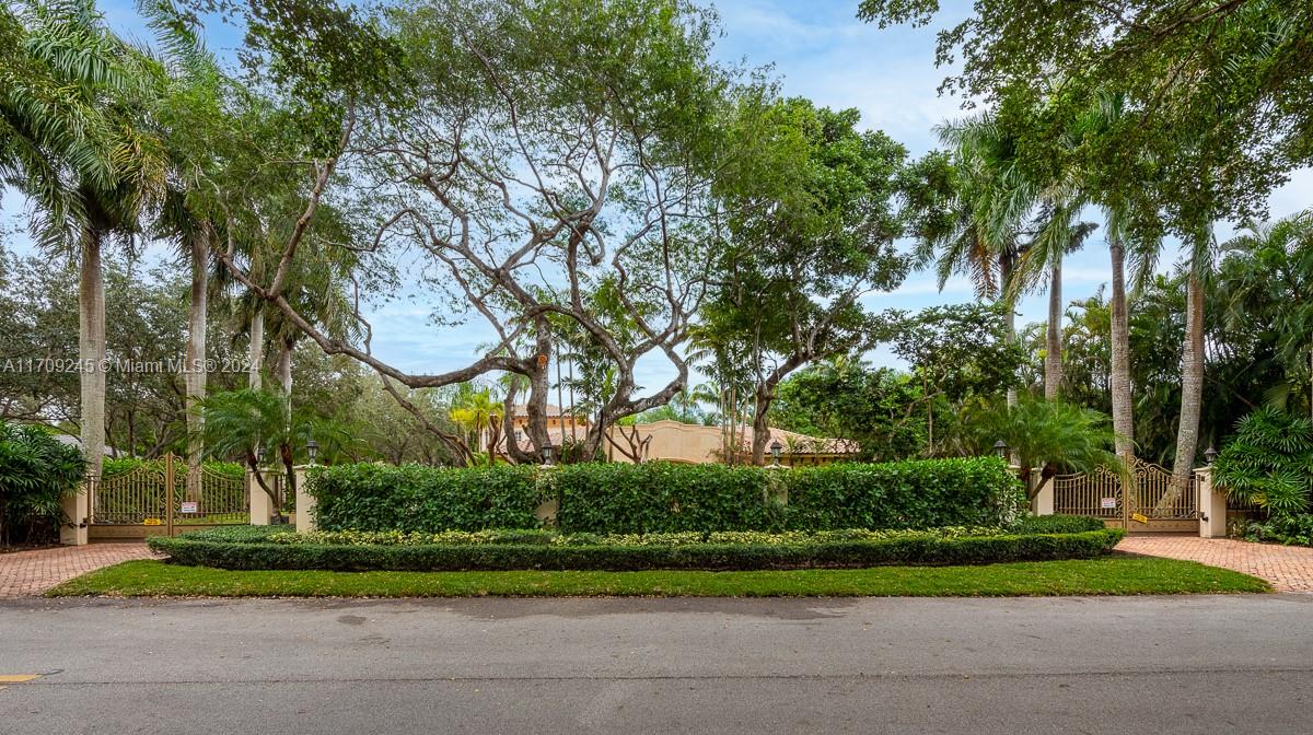 PINECREST - Residential