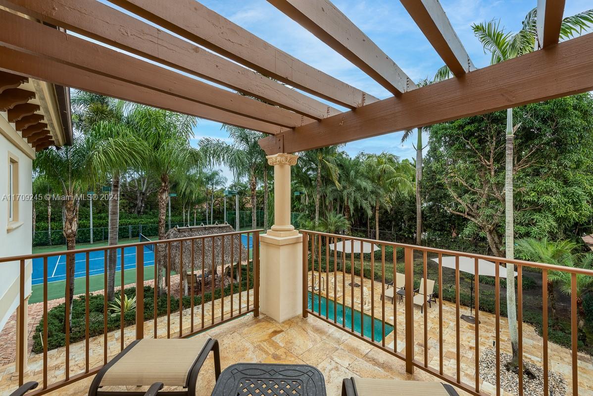 PINECREST - Residential