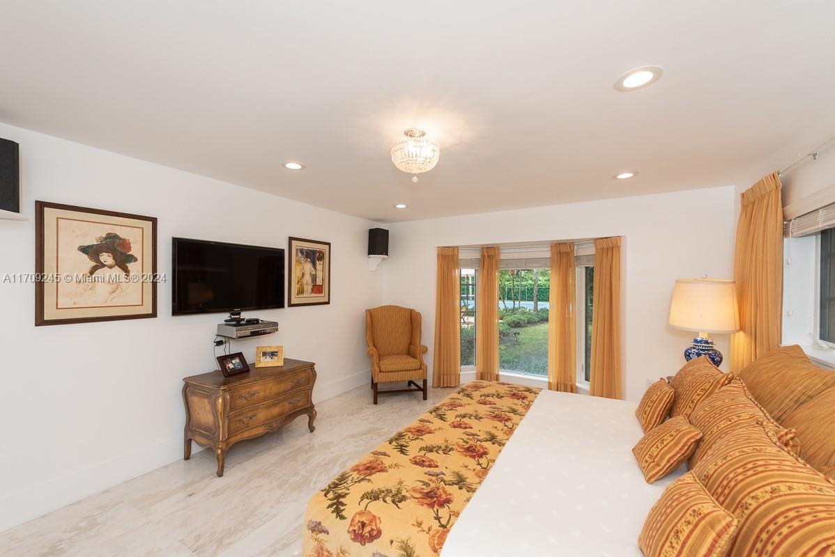 PINECREST - Residential