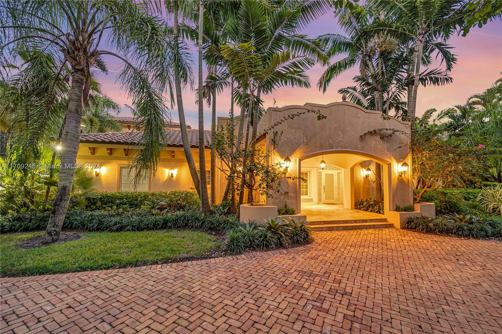 PINECREST - Residential