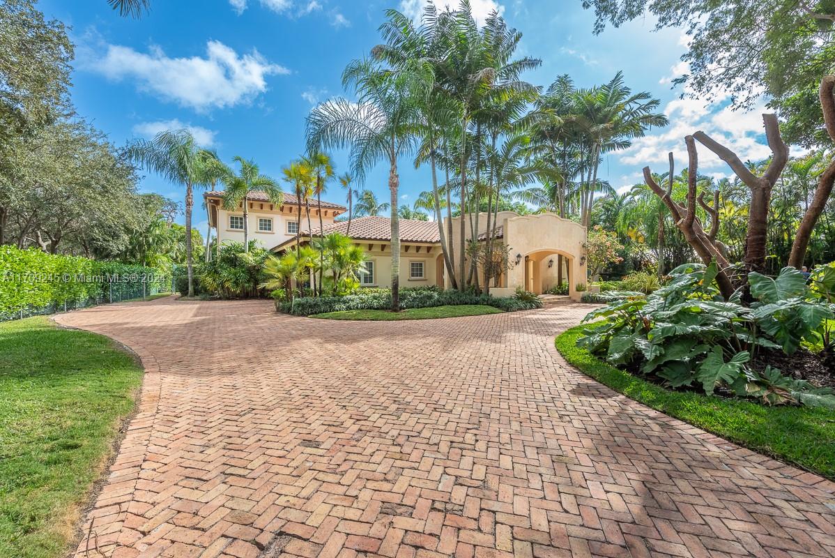 PINECREST - Residential