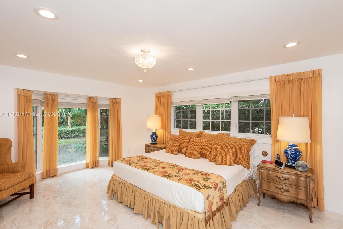 PINECREST - Residential