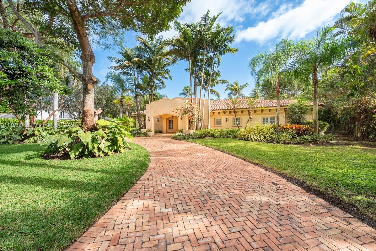 PINECREST - Residential