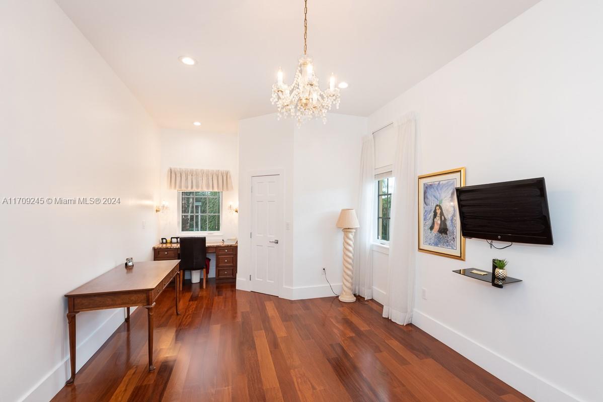 PINECREST - Residential