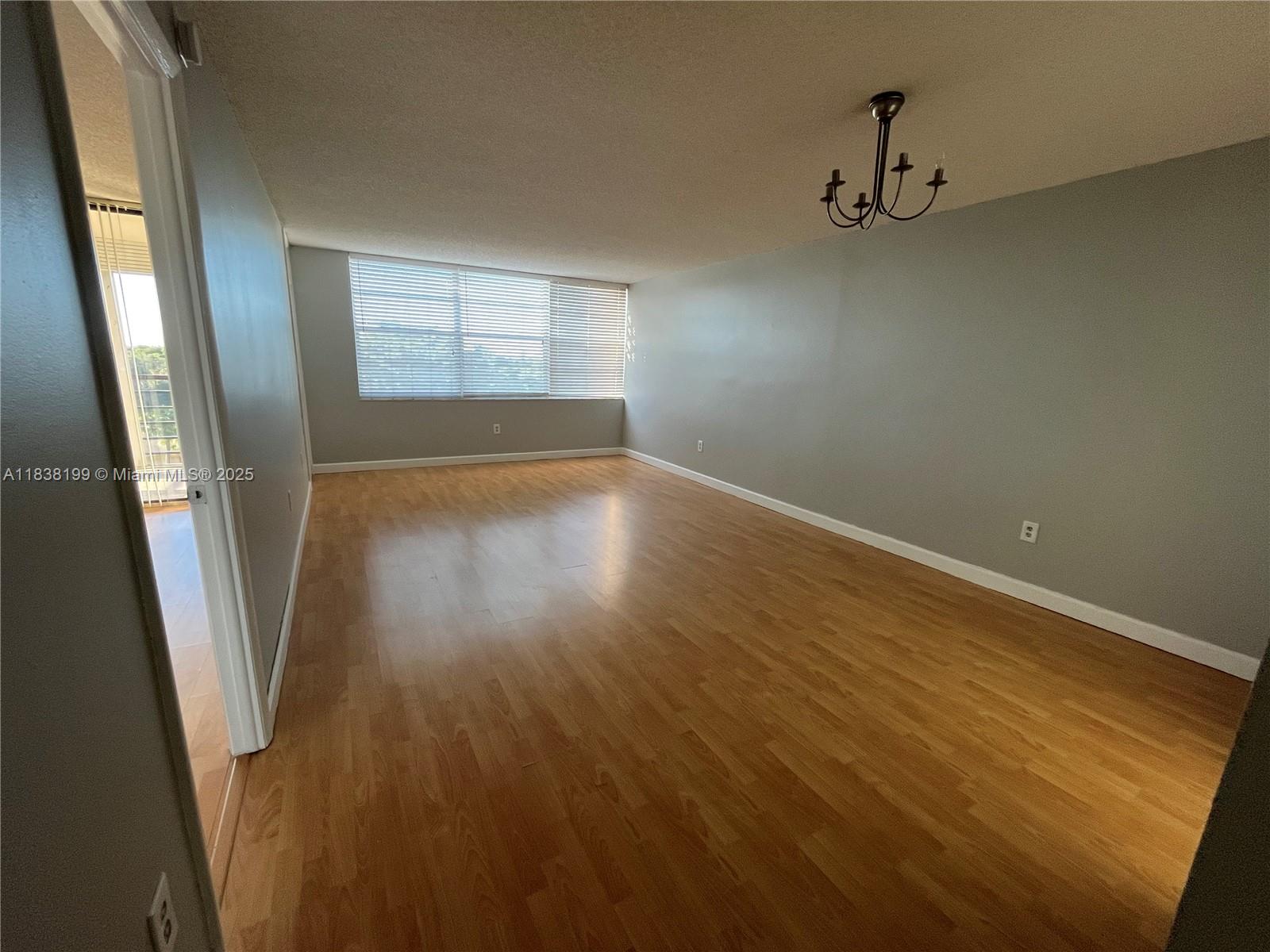 1300 Saint Charles Pl 613, Pembroke Pines, FL, 33026/$125,000 4 1300 Saint Charles Pl 613