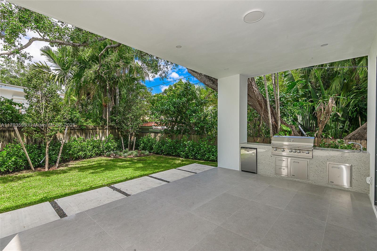 SILVER BLUFF - Residential