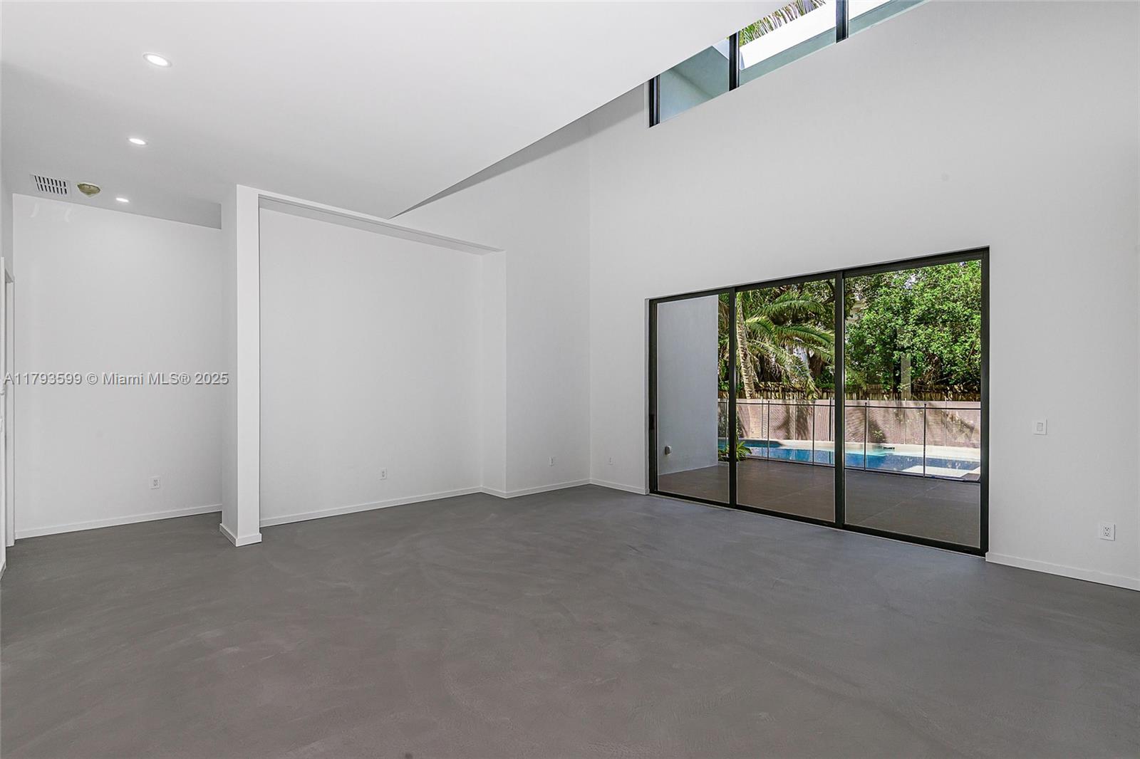 SILVER BLUFF - Residential