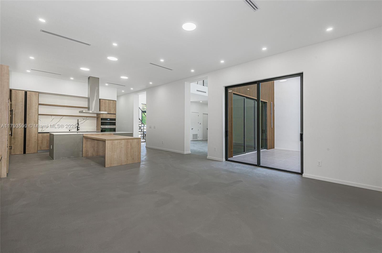 SILVER BLUFF - Residential