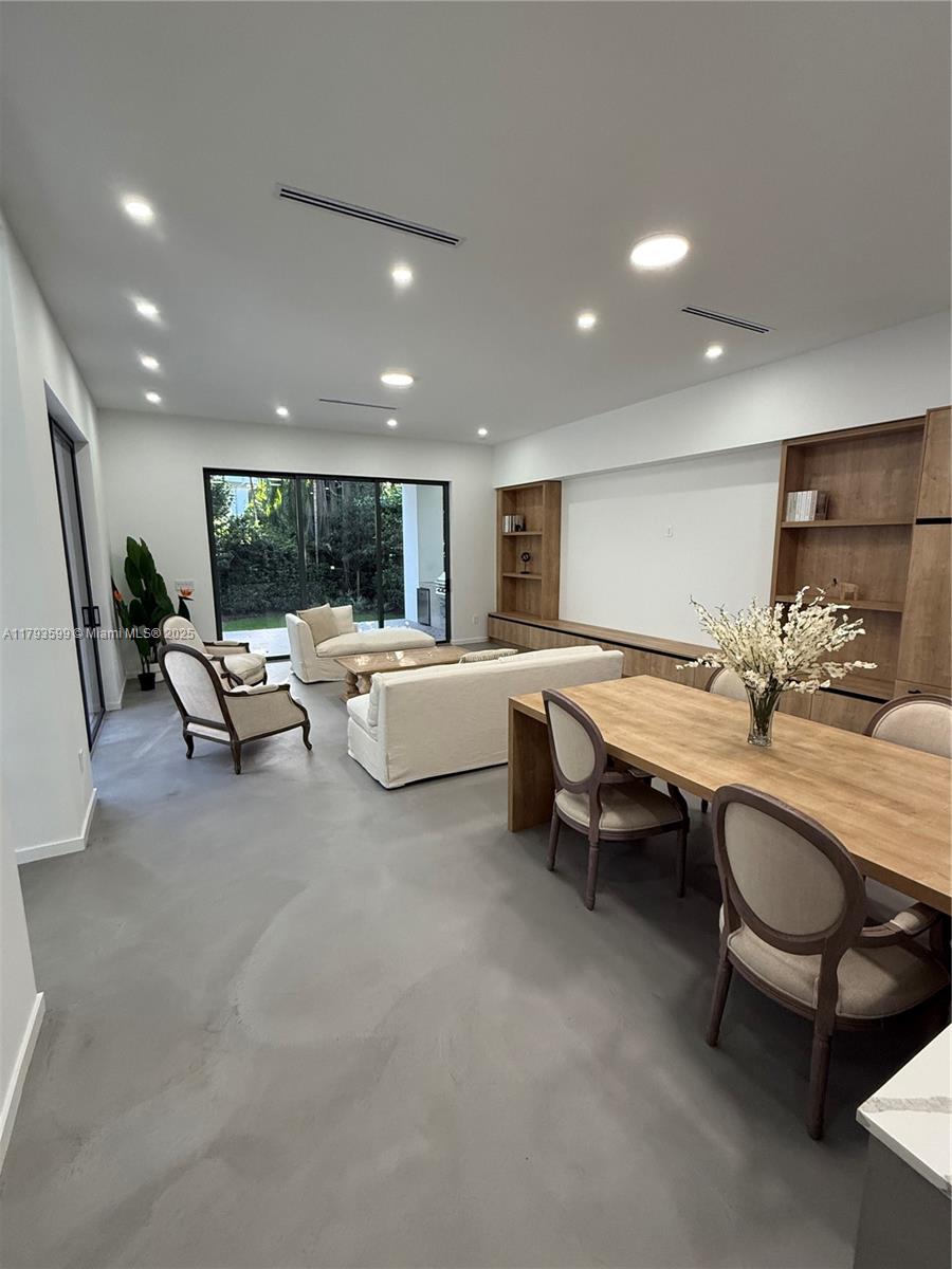 SILVER BLUFF - Residential