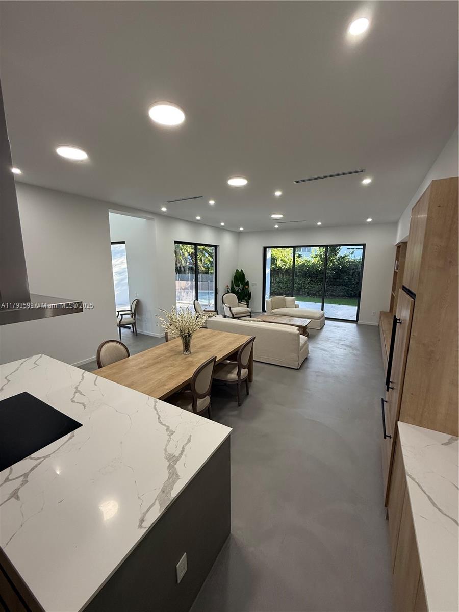 SILVER BLUFF - Residential