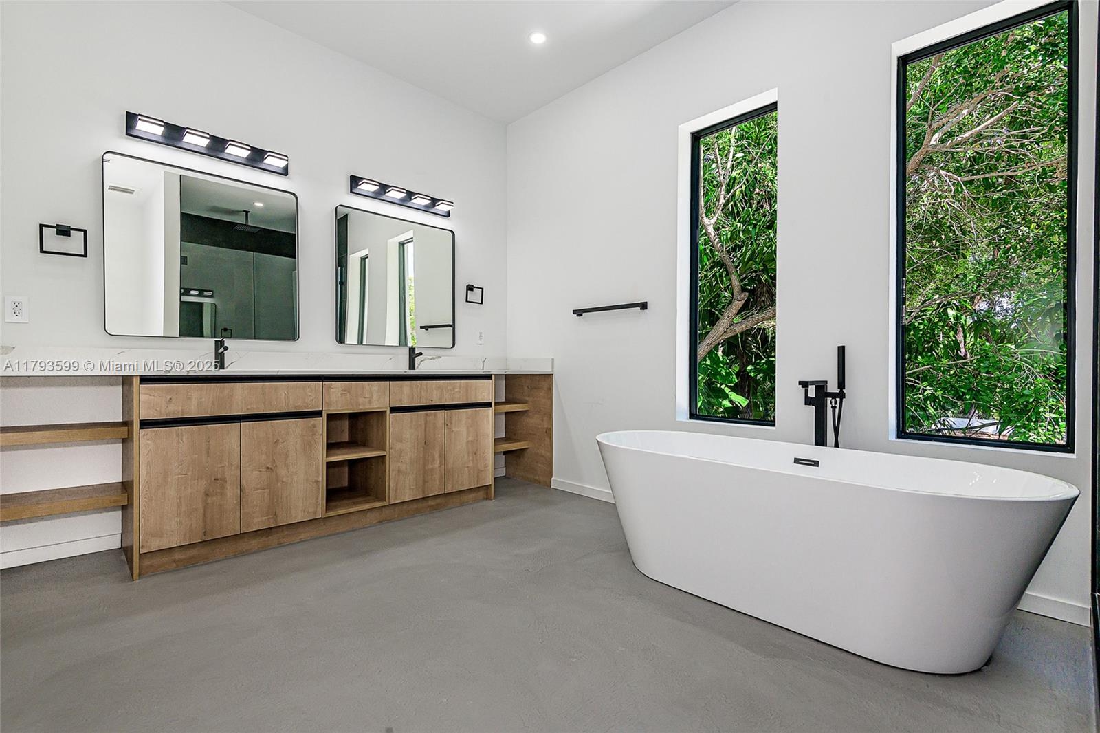 SILVER BLUFF - Residential