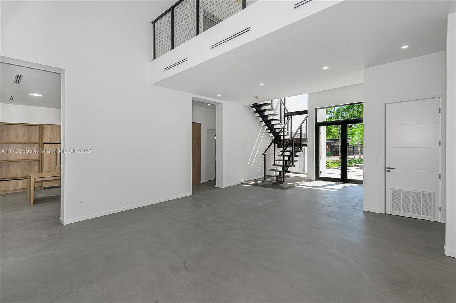 SILVER BLUFF - Residential