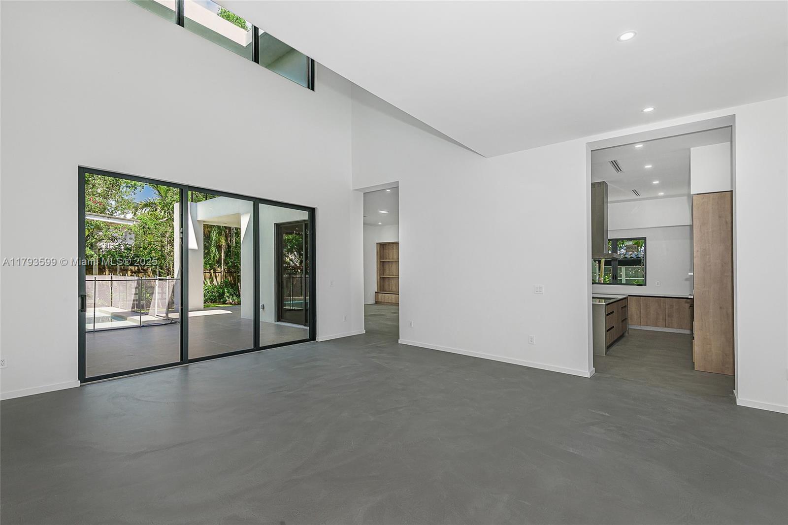 SILVER BLUFF - Residential