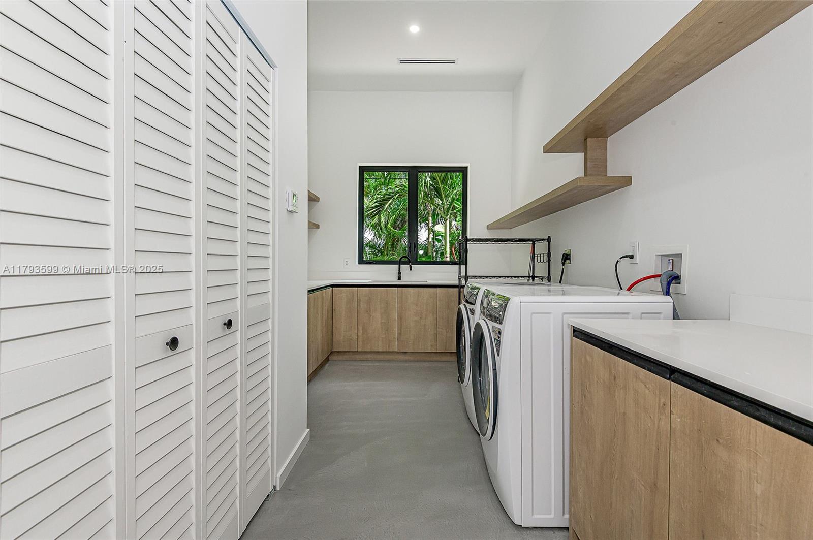 SILVER BLUFF - Residential