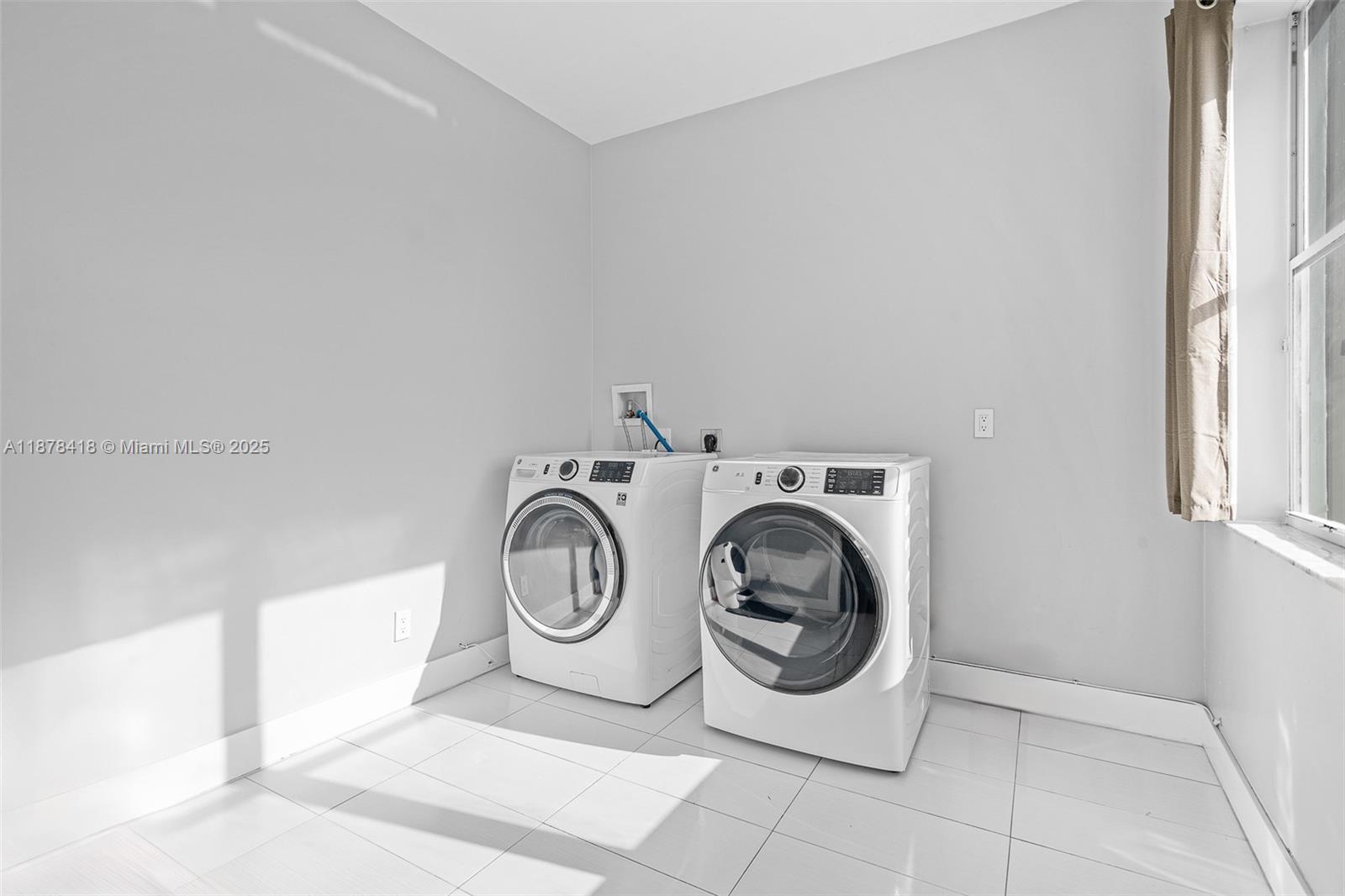 POD 8 AT MONARCH LAKES - Residential Lease