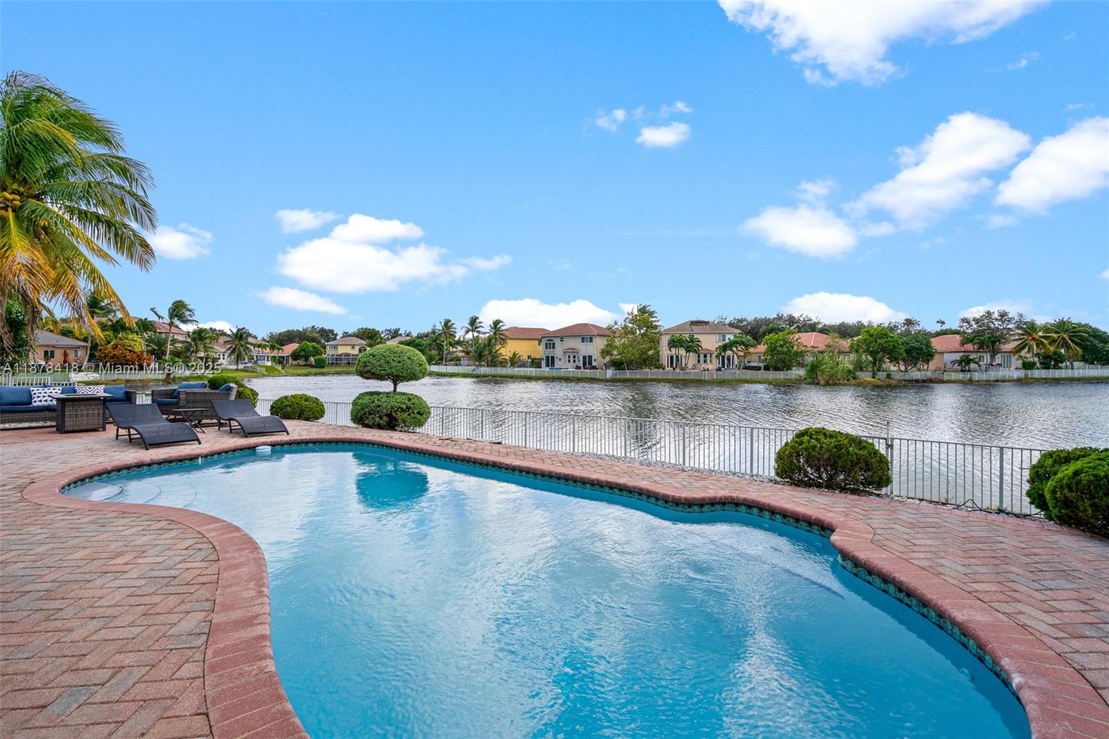 POD 8 AT MONARCH LAKES - Residential Lease