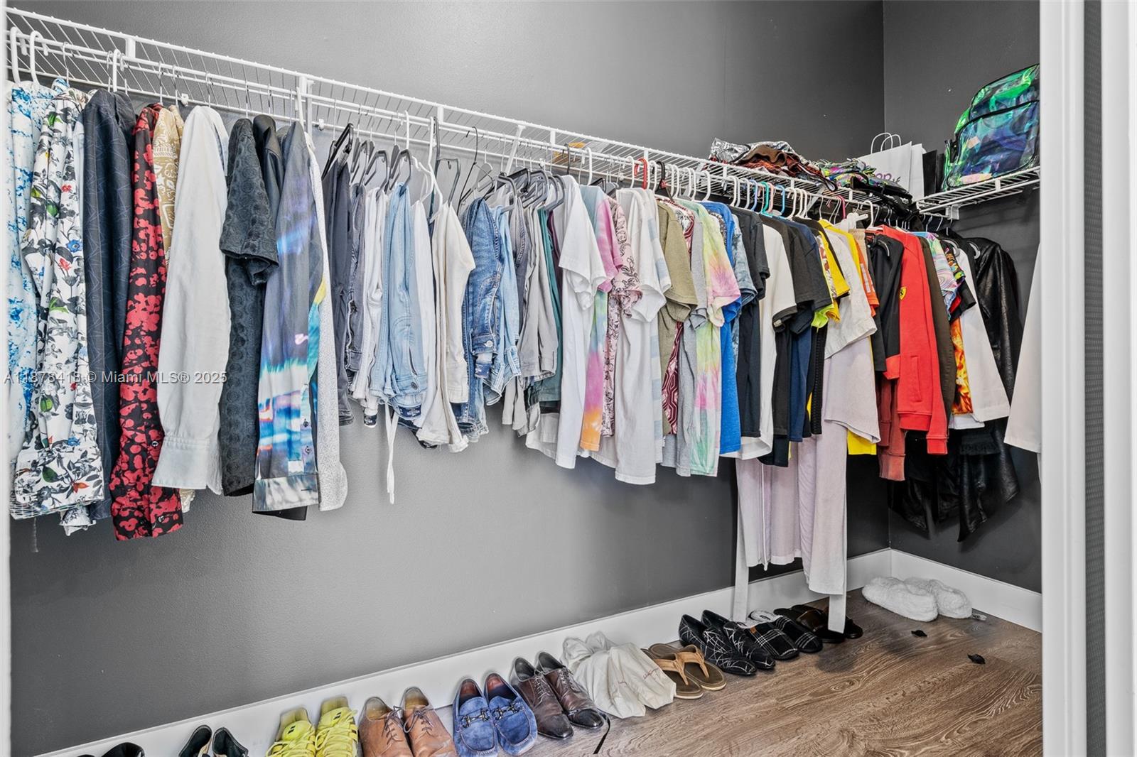 POD 8 AT MONARCH LAKES - Residential Lease