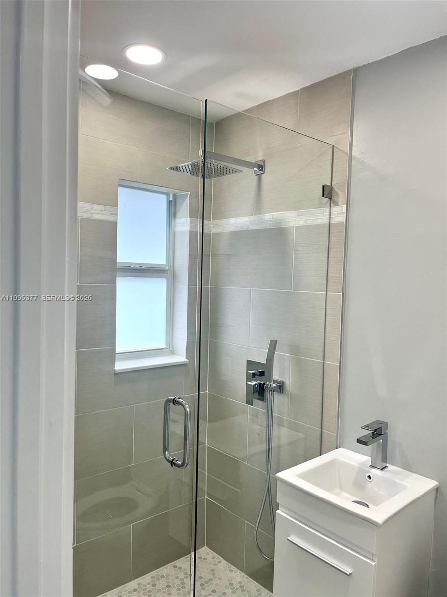 THE OAKS AT SOUTH MIAMI C - Residential Lease