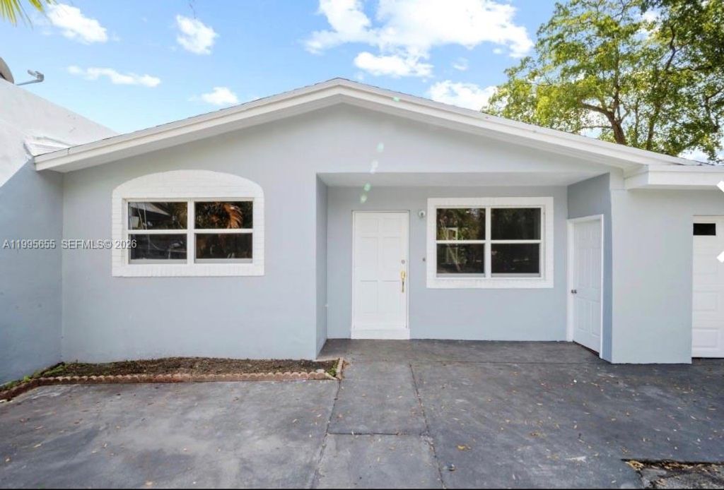 Photo of 816 N Golf Dr #0, Hollywood, FL 33021 (MLS # A11995655)