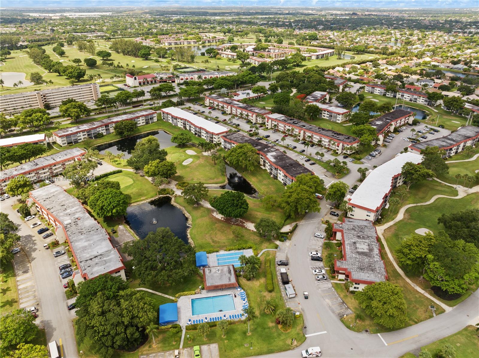 HOLLYBROOK GOLF AND - Residential
