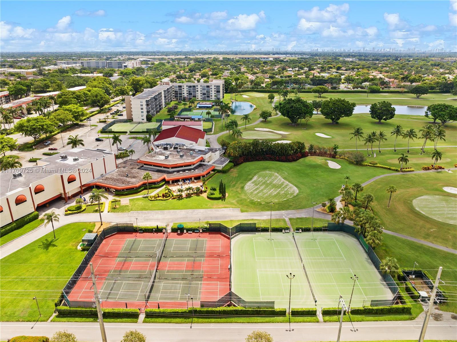 HOLLYBROOK GOLF AND - Residential