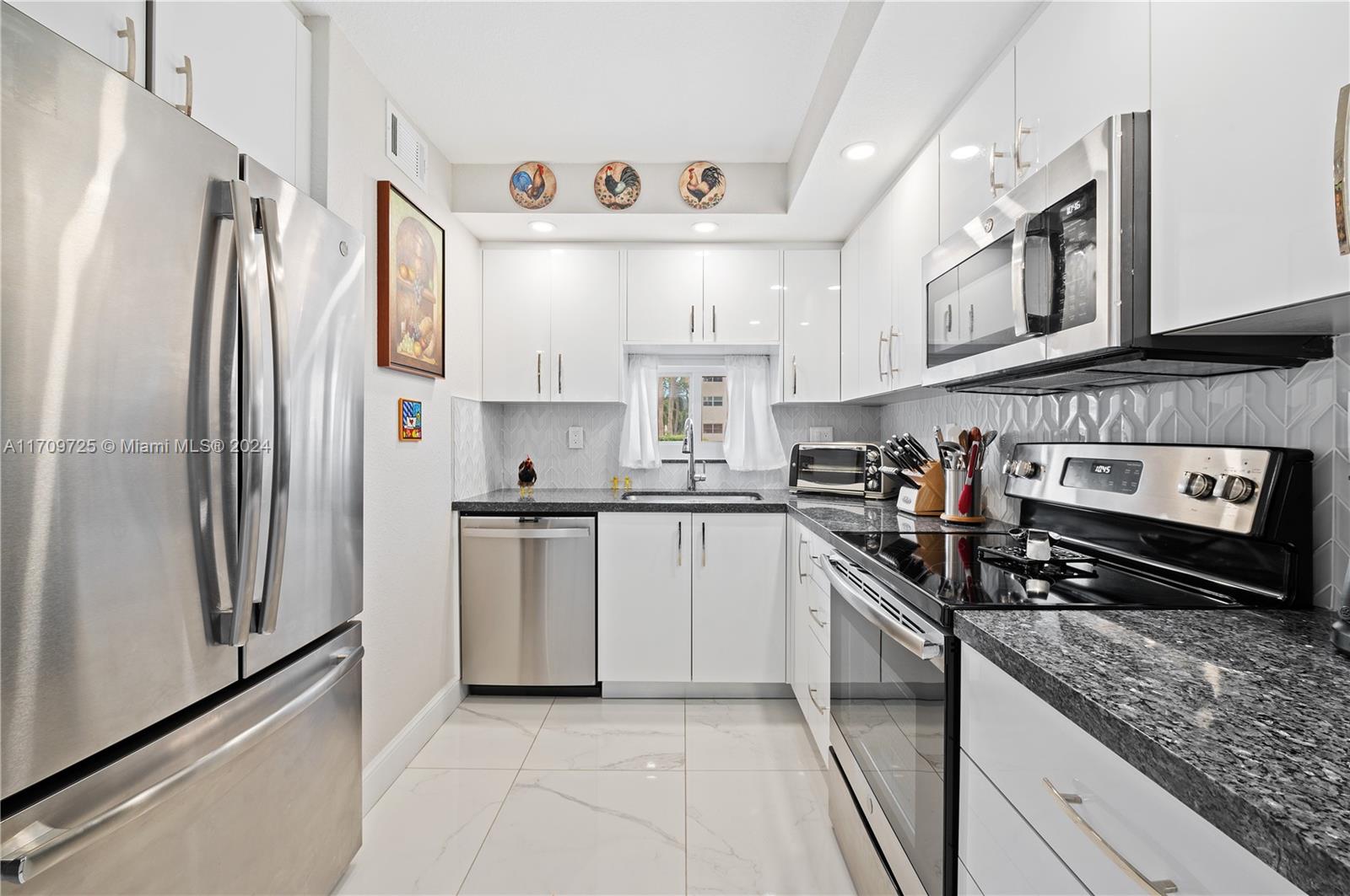 HOLLYBROOK GOLF AND - Residential