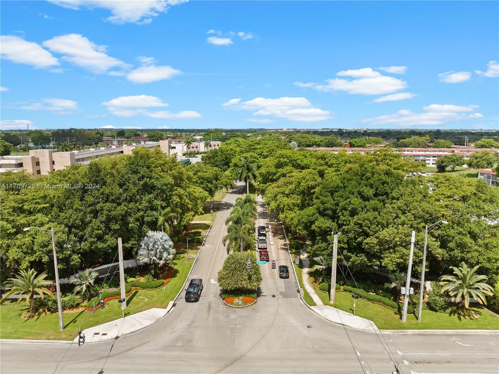 HOLLYBROOK GOLF AND - Residential