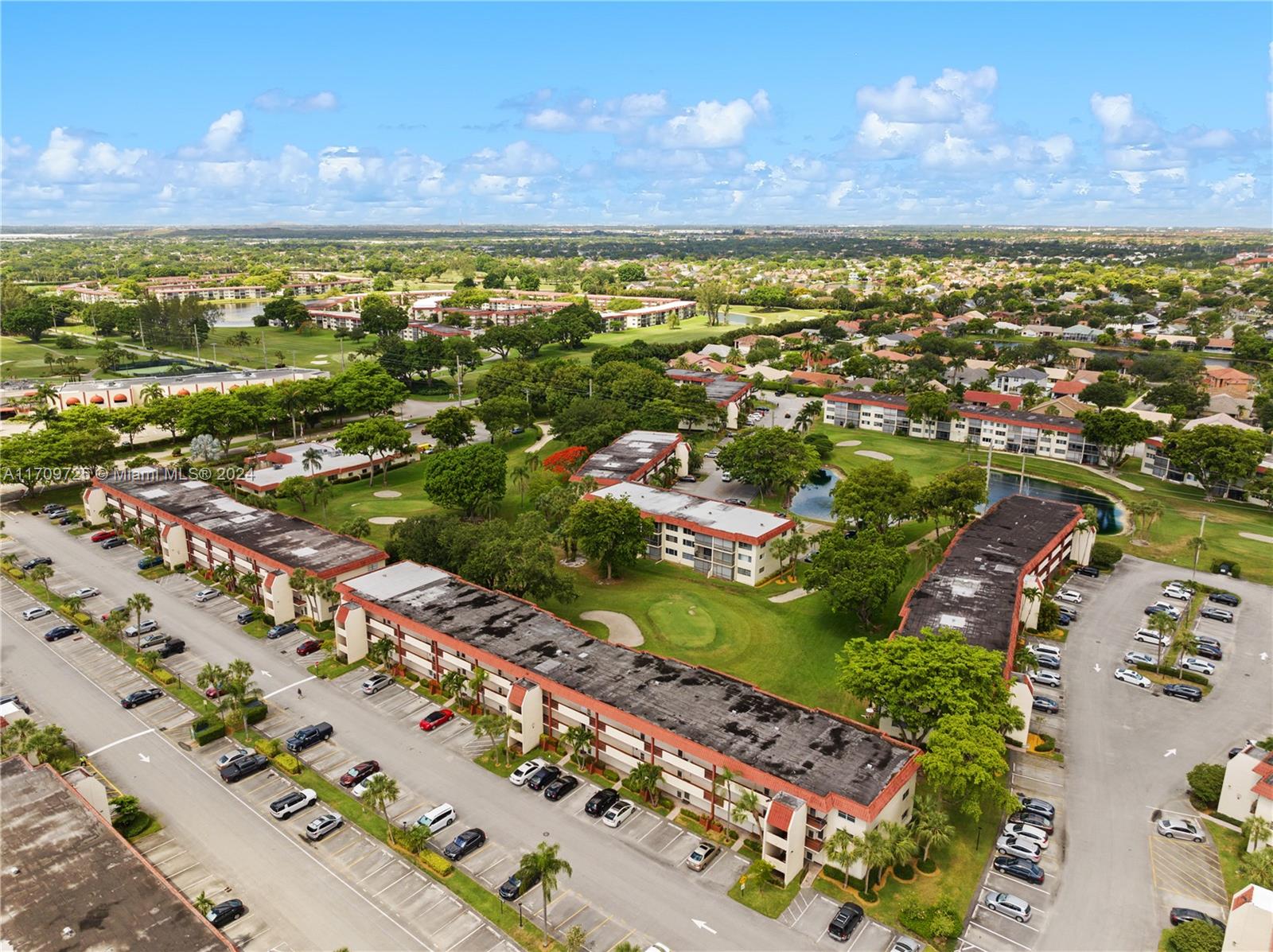 HOLLYBROOK GOLF AND - Residential