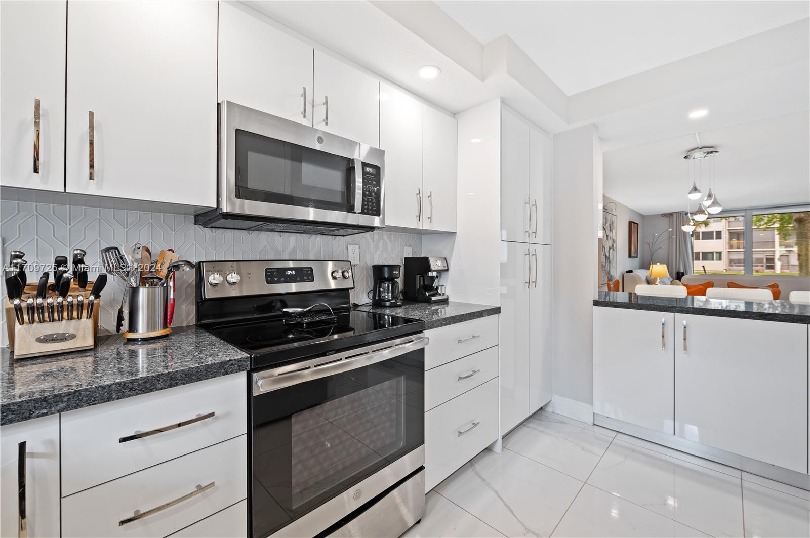 HOLLYBROOK GOLF AND - Residential