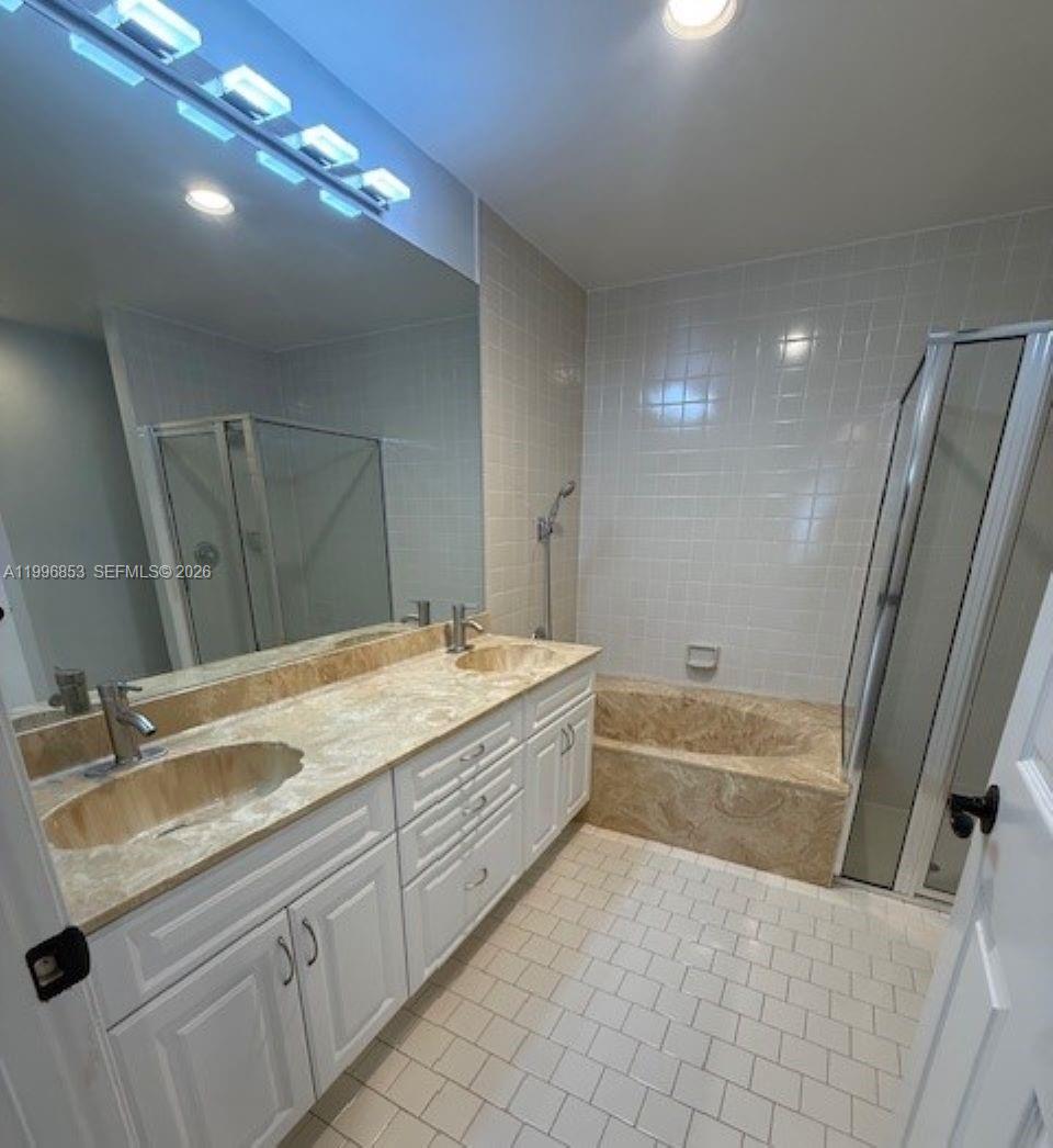 LEXINGTON CLUB VILLAS CON - Residential