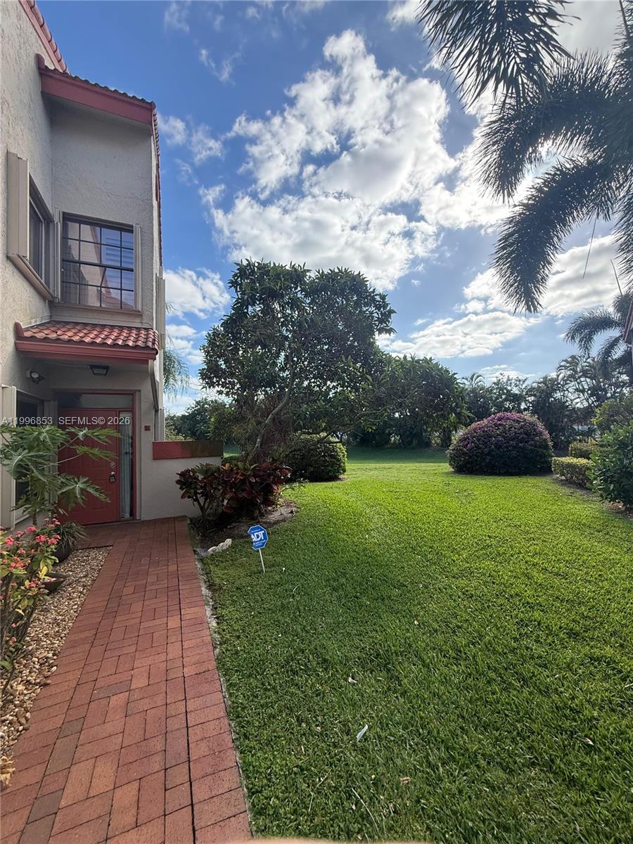 LEXINGTON CLUB VILLAS CON - Residential