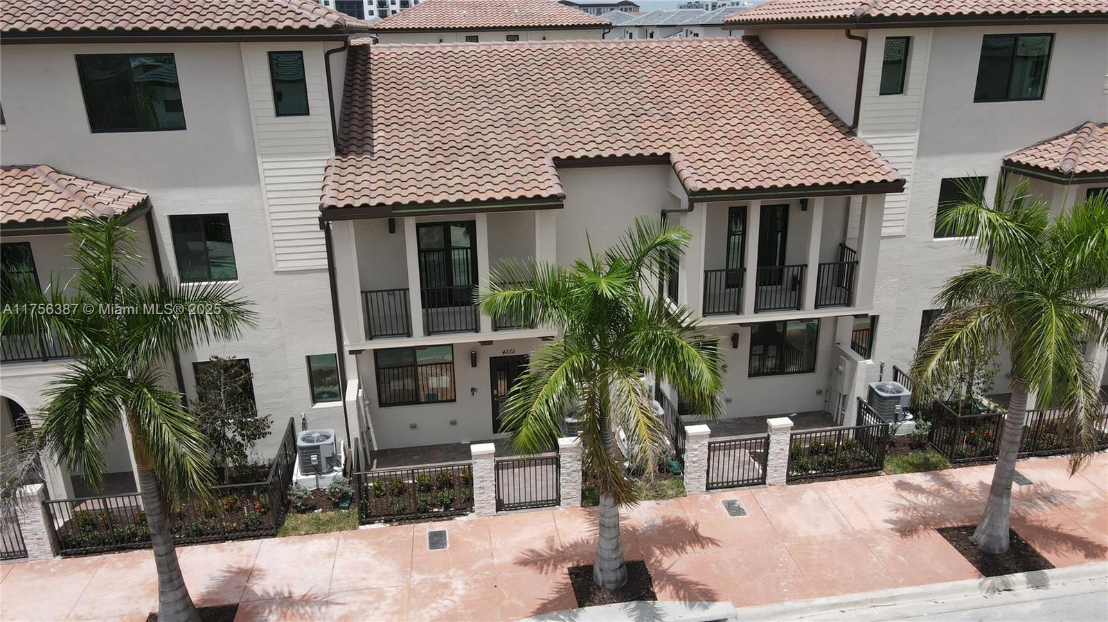 Rental Property at 4272 Nw 82nd Ave, Doral, Miami-Dade County, Florida - Bedrooms: 3 
Bathrooms: 3  - $3,900 MO.