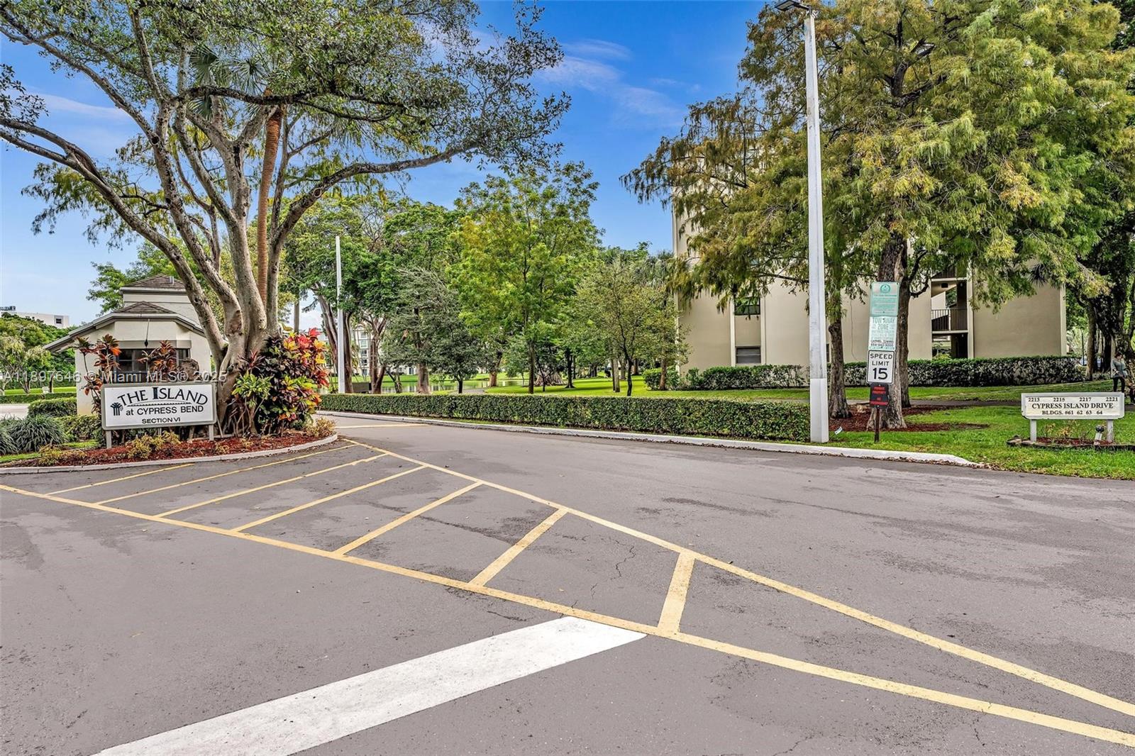 CYPRESS BEND CONDOMINIUM - Residential