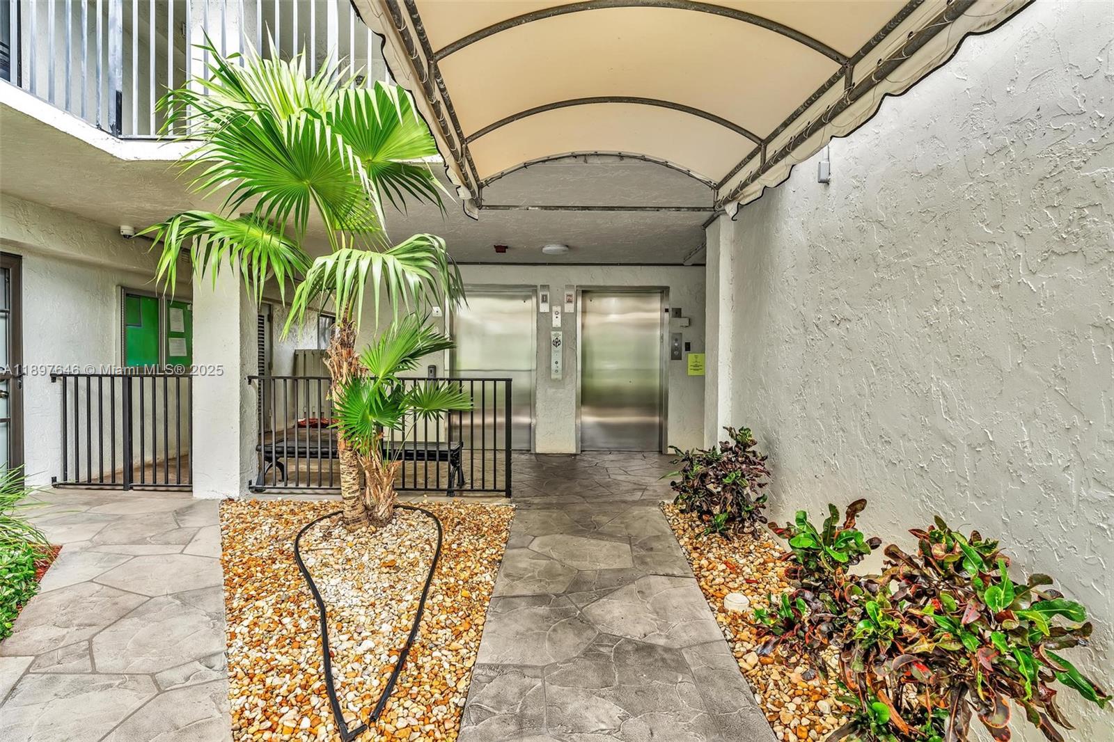 2221 Cypress Island Dr 805