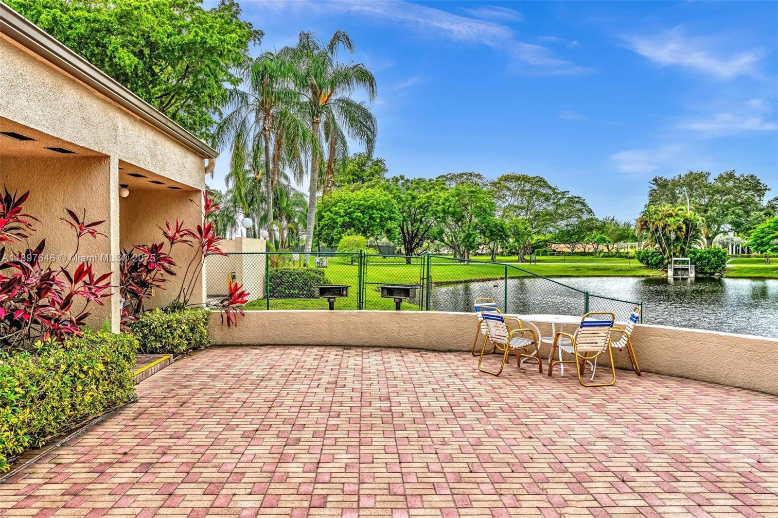 CYPRESS BEND CONDOMINIUM - Residential
