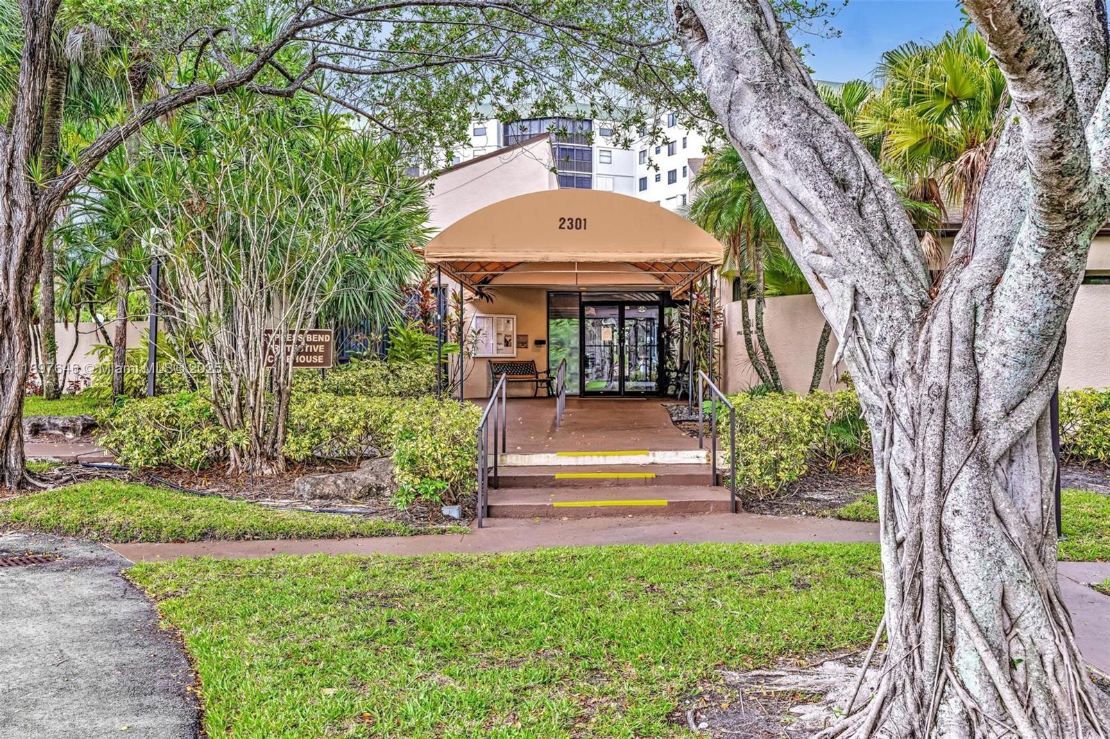 CYPRESS BEND CONDOMINIUM - Residential