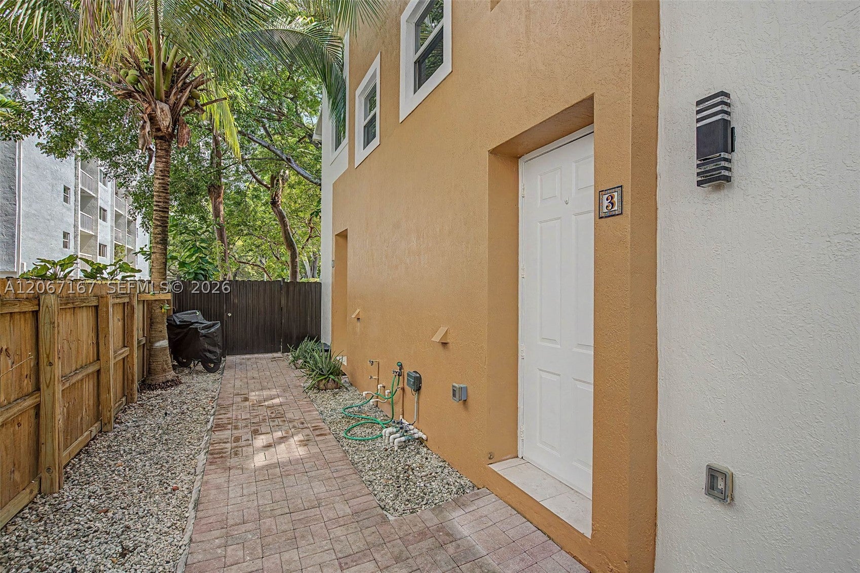 2945 Coconut Ave 3