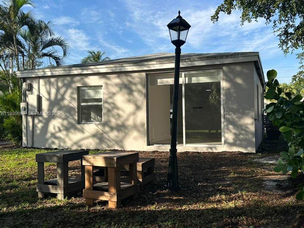 LAUDERDALE - Residential Lease
