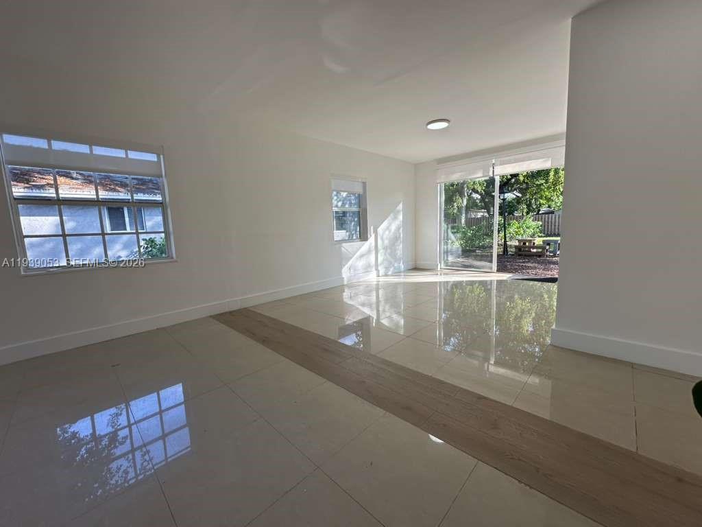 LAUDERDALE - Residential Lease