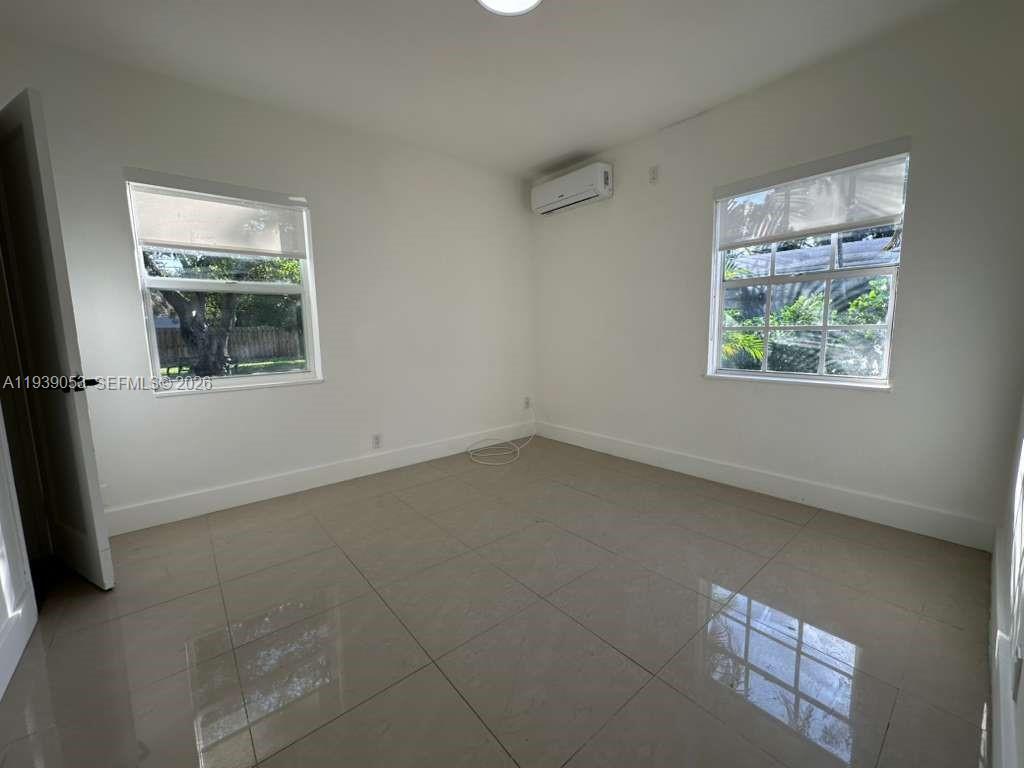 LAUDERDALE - Residential Lease