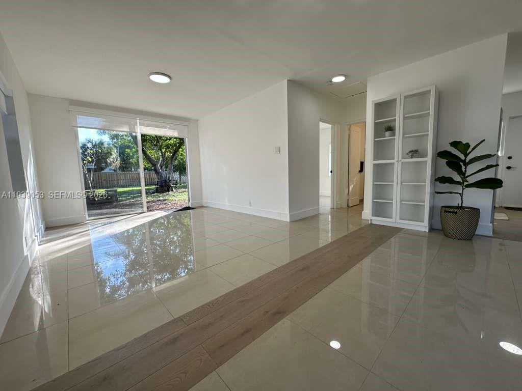 LAUDERDALE - Residential Lease