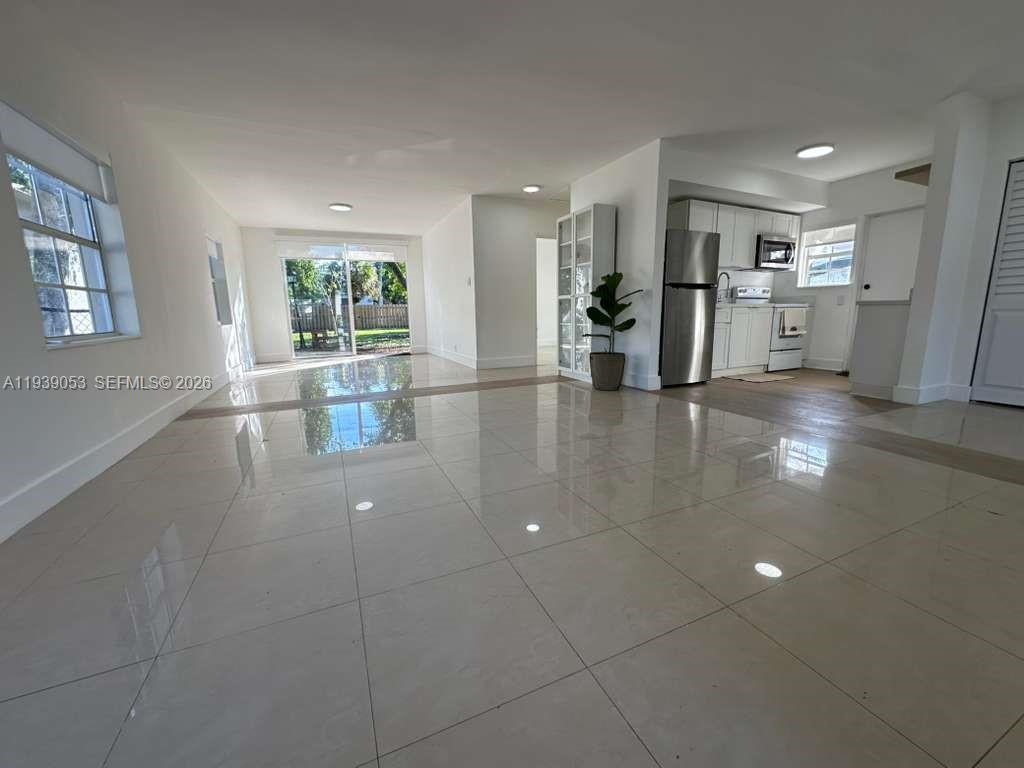 LAUDERDALE - Residential Lease