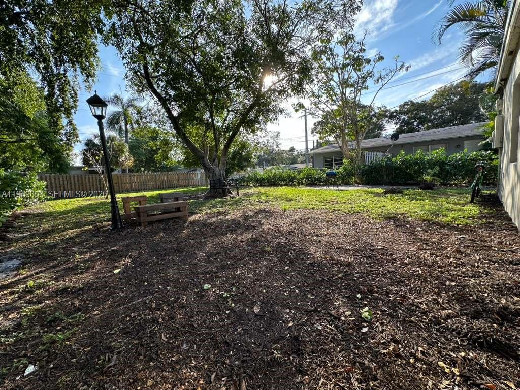 LAUDERDALE - Residential Lease