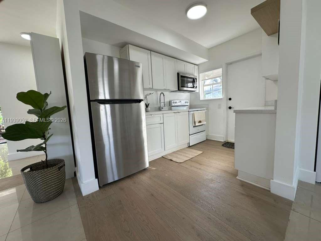 LAUDERDALE - Residential Lease