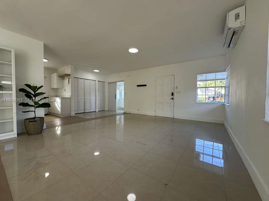 LAUDERDALE - Residential Lease