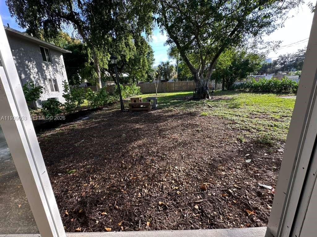 LAUDERDALE - Residential Lease