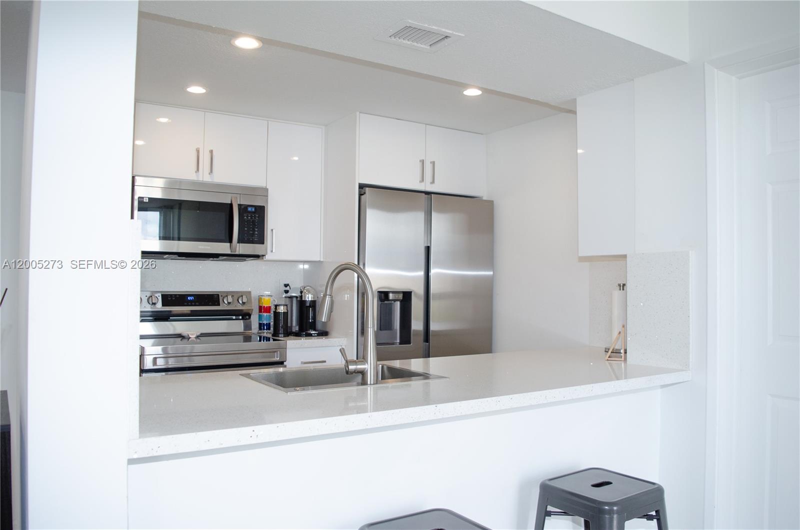 LAS BRISAS@ COUNTRY CLUB - Residential