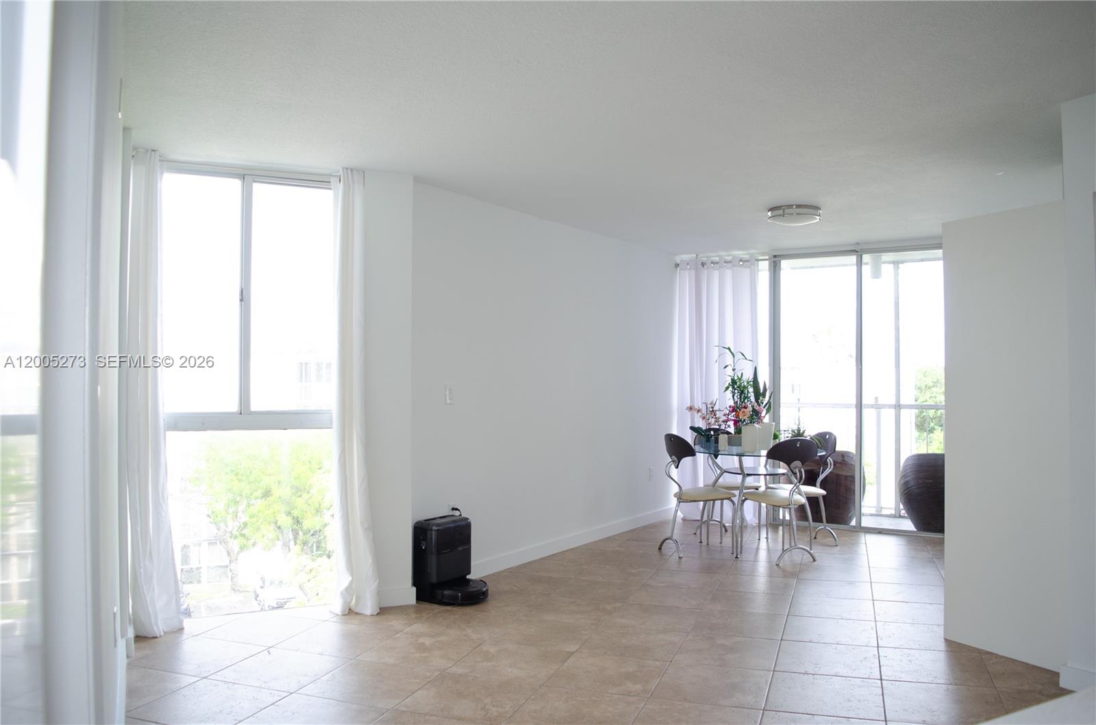 LAS BRISAS@ COUNTRY CLUB - Residential